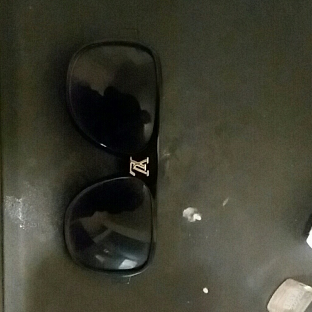 Louis Vuitton sunglasses - Picture 1 of 2